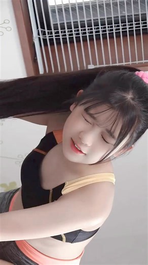 Daily Yoga Stretching. #yoga #stretching #boatpose #yogapose #yogagirl #stretchingexercises #flexibility #yogaworkout #legstretch #balance | Ellie