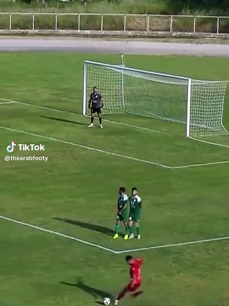 ‏Acrobatic goalkeeper save 💀 #football #arabfooty #goalkeeper