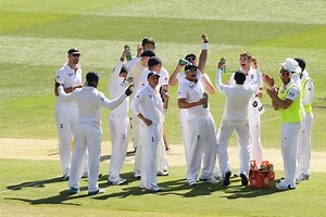 The Ashes 2013-14: England expose Australian batting on day two of 4th Test