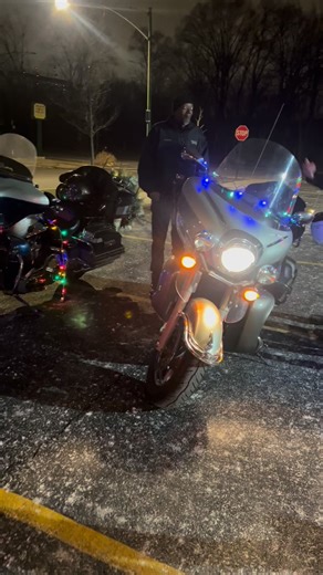 🎄🎅 A Very Pullman Holiday Surprise! 🚗✨ At Pullman National Historical Park, Santa is trading in his sleigh for a stylish ride—cruising through the neighborhood in a classic 1969 Imperial convertible. It’s a festive twist on tradition, bringing vintage charm, holiday cheer, and a whole lot of smiles to Pullman this season! ❄️🎶 | Pullman House Project