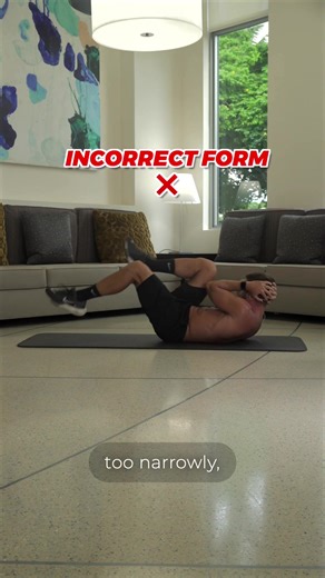 HOW TO DO THE BICYCLE CRUNCH CORRECTLY 🚴‍♂️🔥 The bicycle crunch is one of the most popular ab exercises and it’s one of my personal favorites too. That’s exactly why I see it done wrong over and over again. There’s a massive difference between just doing the movement and actually making your abs work. In this video, we clean up the technical basics. I show you what to focus on with body position, range of motion, and control, so you’re not just feeling it, but actually developing your abs the 