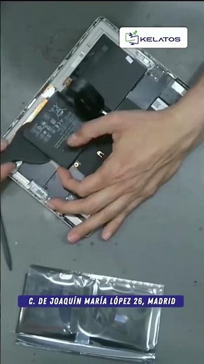 Surface Laptop 1769が充電器をつないでも勝手に落ちる？🔋 故障箇所をお見せします