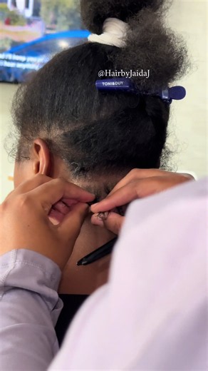 How I grip 2 in Nape Hair ✨ The hair on the nape isn’t usually considered delicate but it is! It is also the perimeter and just like the edges in the front, more prone to breakage. Tight Ponytails (with braids or natural hair), braid downs without a horizontal nape braid, braids that are installed too small or are heavy, and wig clips are examples of how we can cause stress to nape hair. So take care of it, be delicate! 𝒫𝓇𝑒𝒸𝒾𝓈𝒾𝑜𝓃 𝒾𝓈 𝒫𝒶𝓉𝒾𝑒𝓃𝒸𝑒 ✨ Madison, AL ✨ Turn on Story Notif