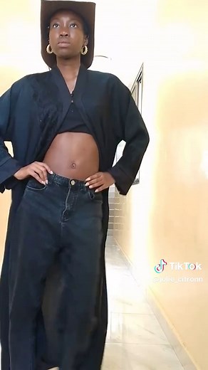 me practicing for #dsquared2 #catwalk #runawaymodel #modelwalk #fashionwalk #supermodel #horsewalk #modeling