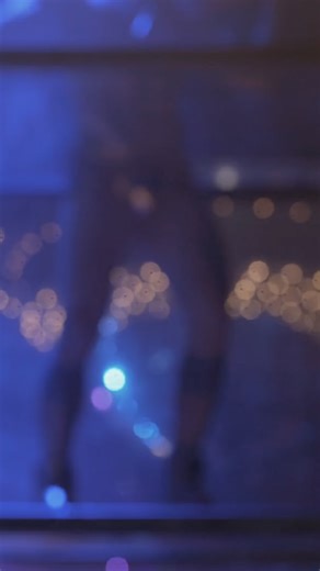 Shameless (US) Season 8, Episode 1: “We Become What We… Frank!” This is the season 8 premiere, which originally aired on November 5, 2017, on Showtime. Directed by Iain B. MacDonald and written by John Wells, it’s the 85th episode overall. Quick Overview The Gallagher family kicks off the season with unexpected cash after Carl sells their unusual “inheritance” from Monica (a stash of meth left behind after her death in season 7). The episode catches up with each character’s new direction, blendi