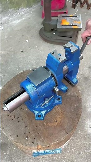 🛠️ Workshop Bench Vise with Adjustable Clamping