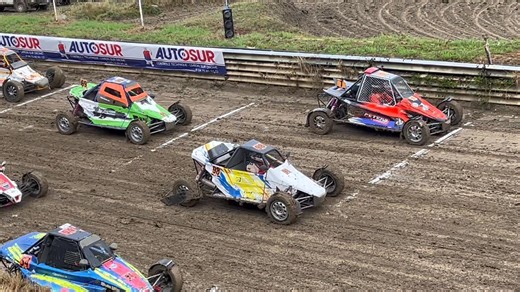 Autocross et Sprintcar d’Aurel 🔥 🤞🏻 En piste avec le leader du Challenge SEAC de la division Buggy 1600, Cédric Vernet (no 1), pilote engagé sous les couleurs de l’Auberet Tout Terrain, prêt à défendre sa place pour l’épreuve finale. 💪🏻 Venez nombreux l’encourager ce dimanche ! | Autocross d'aurel & Kartcross