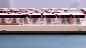 MageGee Typewriter Mechanical Gaming Keyboard, Retro Punk Creamy Round Keycaps, 104 Keys LED White Backlit Wired Keyboards for Laptop MAC PC Gamer, with Magnetic Wrist Rest, Blue Switch