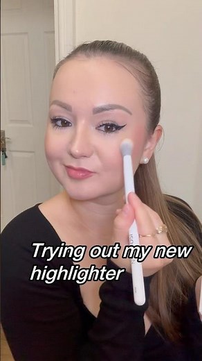Trying out OFRA cosmetics highlighter 🫶