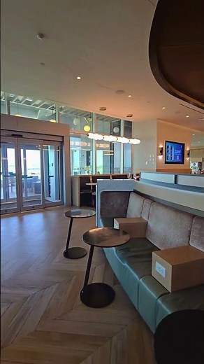 Tour Of Delta Sky Club at JFK Terminal 4 (A side)