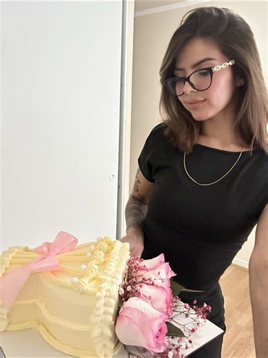 Delicious Bouquet Cake Tutorial for Moms