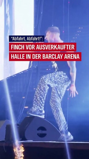 Er ist einer der aktuell angesagtesten deutschen Rapper: Finch. In Fürstenwalde aufgewachsen, machte er sich bis 2021 als Finch Asozial mit Partyhits wie "Abfahrt" einen Namen. Seine letzten drei Alben erreichten Platz 1 der deutschen Charts. Mit seiner Mischung aus Rave und Hip-Hop und Kollaborationen mit Künstlern wie Scooter oder Blümchen begeistert er immer mehr Fans. Dabei fällt er durch seine provokante, aber klare Haltung auf. Gestern machte er auf seiner Tour Halt in der Barclays Arena.