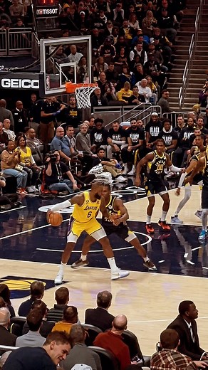 LeBron is cooking 👀🔥 Let’s get a scoring run going! 🙏 | Lakers All Day Everyday