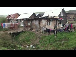 Takto žijú niektorí Rómovia na Slovensku. Špina, chudoba a nelegálne stavby. ‪@romatelevison‬