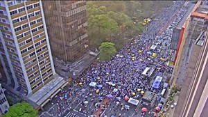 Manifestantes fazem ato contra Bolsonaro em SP
