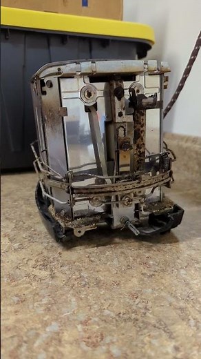 Inside the Sunbeam T-20 automatic toaster