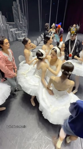 75 reactions | Hug a swan & all your problems will magically disappear! . . #swanlake #swan #ballet #nature #swans #ballerina #dance #lake #balletdancer #naturephotography #blackswan #swanlakeballet #photography #dancer #swansofinstagram #odette #birds #whiteswan #tchaikovsky #art #naturelovers #wildlife #love #swanqueen #balletphotography #swanlovers #birdsofinstagram #balletpost . | Ballet Photography Manila | Facebook