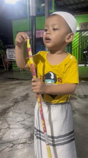 Dastan main kembang api di malam takbiran 🎆