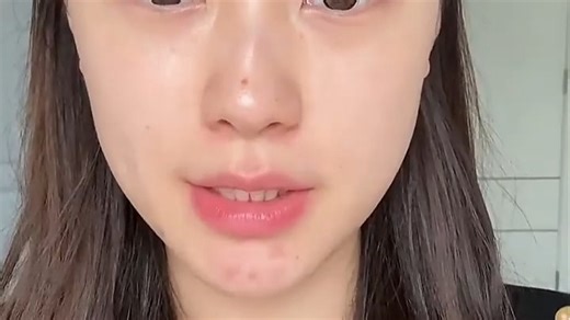 PL气垫家族 invisibl e 妆感超自然，实测持妆一整天，油痘肌也能轻松上妆！遮瑕力在线，不蹭掉也不卡粉，日常通勤必备！