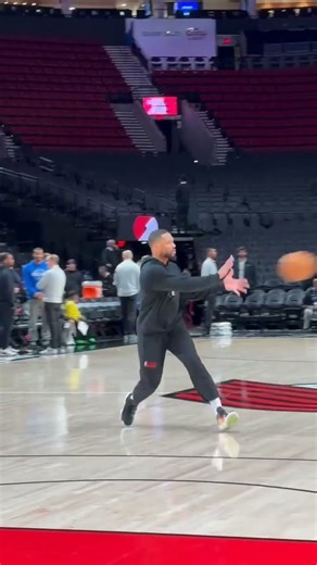Getting work in at Moda before last night’s game. One day at a time! ‪@trailblazers‬