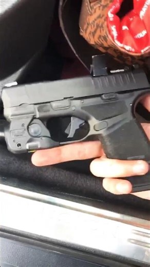 Hellcat GUN YOU NOW THIS GUN? I THINK NOT! LASERPOINTER IN GREEN COMES WITH THIS GUN AMAZING AS HELL