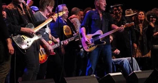 Springsteen Criticizes ICE, Dedicates ‘The Promised Land’ to Renee Good at Light of Day Show