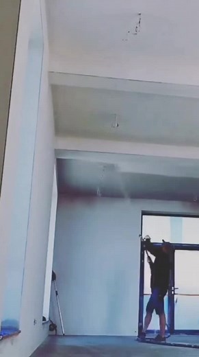 Plastering ceilings, it's so much easier when you get to use the Graco T-MAX. It takes up to 30% less time than doing it manually. And we're not even talking about the difference in working comfort. #GracoTMax #plastering #texturesprayer #texturespraying #texturefinish | Graco Contractor Equipment - EMEA