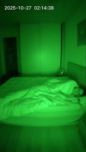 Sleeping Man Wakes Up to a “Visitor” 👽😳 You Won’t Believe His Reaction! #ViralShorts #WildReactions