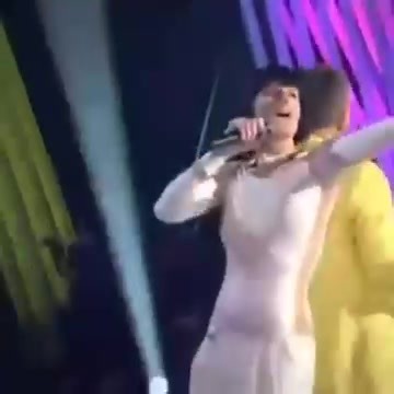 Como Un Lobo / Bimba & Miguel Bosé | Electricista William