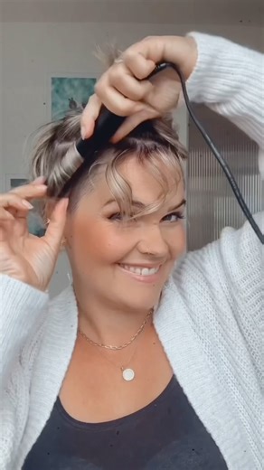 63K views · 1.1K reactions | How to wave short hair with a flat iron- one of my favorite tools is a 1cm wide mini flat iron- My go to heat tool for cute styles on short hair | Salirasa | Facebook