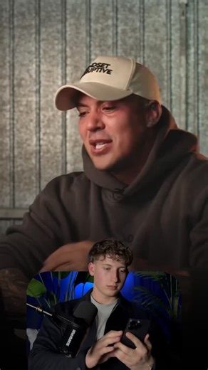 Arturo Mont | Clones de IA para Marca Personal on Instagram: "Aquí no va de quién graba más horas ni de quién se expone más en cámara. Va de quién construye sistemas que no dependen de su tiempo. Cuando el contenido deja de ser un esfuerzo manual y pasa a ser un activo automático, el juego cambia por completo. No necesitas más motivación, necesitas menos fricción. Y eso es exactamente lo que hace un clon bien usado: liberar tiempo para lo que de verdad mueve el negocio. #marcaPersonal #automatiz