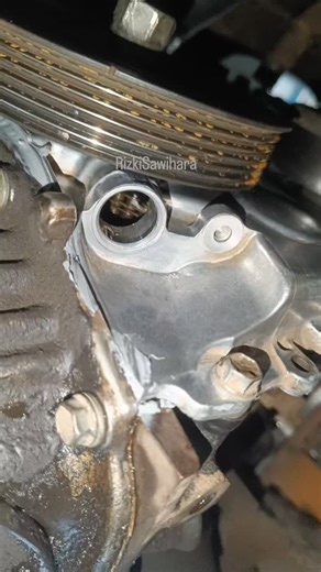 Rizki Sawihara on Instagram: "Installation of crankshaft Position sensors #mechanic"