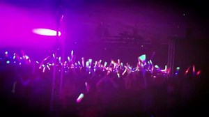 16Pcs 16 Inch Giant Party Foam Glow Sticks, Led Light Up Wedding Glow Sticks Bulk, 3 Colorful Flashing, Work 8hrs, Glow In The Dark Party Supplies Favors For Wedding/Birthday/Concert/DJ