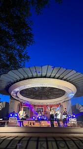 Bilbao Basque Fest es tu excusa para visitar Bilbao Bizkaia 😉 Disfruta en un ambiente festivo de nuestra ciudad y conoce sus imprescindibles. Nos hemos divertido en los juegos y talleres para los más peques, en el recorrido teatralizado sobre la historia de la Villa de la mano de Anfitriones de Bilbao, en diferentes conciertos y en muchas más actividades 🙌 🌊 🐚 🪸 Además, aprovecha y acércate a la costa o pon Bilbao a tus pies con una vista panorámica desde el monte Artxanda 😍 📍 Más rutas d