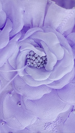 1K reactions · 437 comments | Mỗi cánh hoa được đính thủ công tỉ mỉ, mang đến vẻ đẹp tinh tế và sang trọng, khiến nàng không thể rời mắt — bởi đây không chỉ là trang phục, mà là tác phẩm nghệ thuật.殺 | Hong Vic Fashion | Facebook