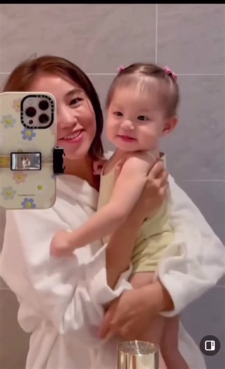 Pamela lúc nhỏ: Ai là bé cưng?