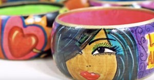 She Will Teach You How To Make The Coolest Artsy Bracelets Ever! (LOOK!)