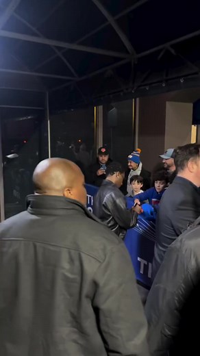 11/12: Wizkid interacting with his fans after the New York Knicks basketball game. 🖤🦅 | Wiz Wave