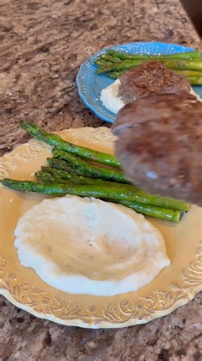 💕🍽️Easy Hamburger Steaks and Gravy🍽️💕 Type “RECIPE” and I’ll send you a direct link (check your inbox/message requests) #dinner #hamburgersteak #easydinner https://www.dinnerin321.com/easy-hamburger-steaks-and-gravy/ | Dinner in 321