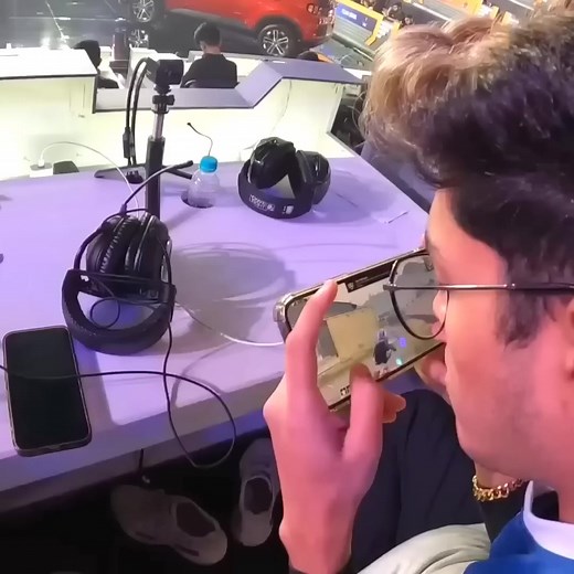 381K views · 10K reactions | Jonathan "Two thumb" Handcam #PUBGMOBILE #PUBG #bgmireels #jonathangaming Jonathan Gaming | Jonathan Gaming | Facebook