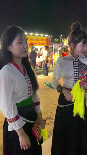 Gái Thái Than Uyên: Xinh Tươi Như Hoa Rừng