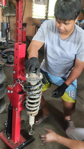 Paano mo malalaman kung shock absorber na ang sira? #shockabsorbers | Triple J Welding and Machine Shop