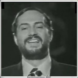 1.2M views · 33K reactions | Tutti riconoscono subito le allegre note...