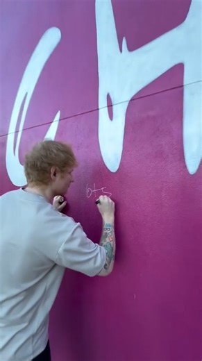 Ed Sheeran signs giant Ipswich mural
