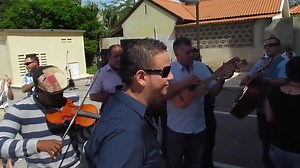 Oh dande nos a jega na bo porta, ai nobe.... Dande is a traditional Aruban New Year's celebration. The word dande means to carouse, revel or have a good time. The traditional song is performed by a group of well-wishers who form a band and go door-to-door to sing their song of peace, happiness, goodwill, and prosperity for the New Year. | Aruba | Facebook