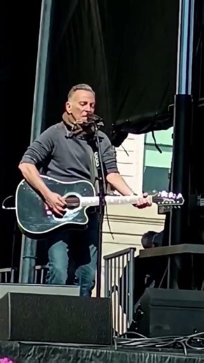 Bruce Springsteen performs “Streets of Minneapolis” at No Kings rally 8’ St. Paul