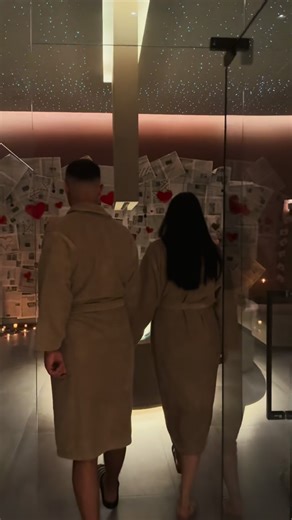 Square Wellness Center on Instagram: "Dashuria nuk ka nevojë për zhurmë. Ka nevojë për kohë. Për prekje. Për qetësi. Këtë Shën Valentin, larg darkave të zakonshme, zgjidhni një eksperiencë ndryshe në qendrën më të madhe të wellness-it në Shqipëri. 👩‍❤️‍💋‍👨VALENTINE GLOW – €50 / personi 30’ Express Facial 30’ Back & Neck Massage Herbal Tea ose Prosecco në Relax Room 👩‍❤️‍👨COUPLE’S HEAVEN – €135 / çift 45’ Candle Sweet Body Massage Aromatherapy Experience Jacuzzi & Blueberry Prosecco Access n