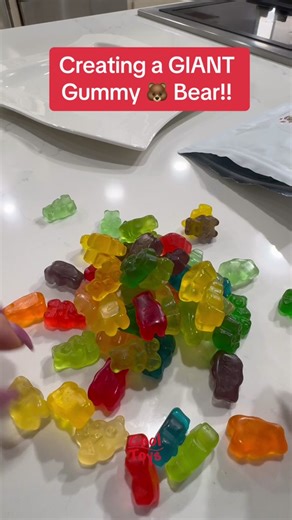 Creating a GIANT GUMMY BEAR!! 🐻😍 😱 #gummybear #asmr #cutecandy #asmrgummybear #toy #toys #candy #gummybearexperiment #unboxing #giantgummybear #asmrexperiment #creatinggiantgummyybear