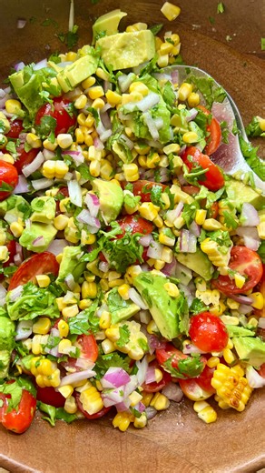 Kirrily Edwards on Instagram: "corn & avocado salsa 🌽🥑 This is such a yummy side dish or snack! I love to have it with corn chips 🤩 Ingredients: 500g sweet corn 2 avocados, diced 1 punnet of cherry tomatoes, diced 1 red onion, diced A handful of coriander, finely chopped Dressing: Juice of 1 lime A good drizzle of olive oil Flaky sea salt Method: Add some olive oil to a pan and heat to medium high. Add the corn and cook until golden on each side. Cut the corn off the cob and add to a large sa