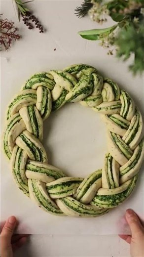 This pesto bread wreath has layers a buttery brioche-style dough and homemade macadamia nut pesto!